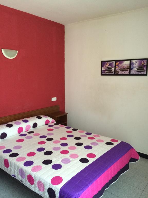 Hostal Bonavista Blanes Quarto foto